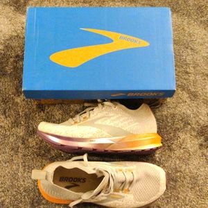 Sneakers by Brooks size 6, gray